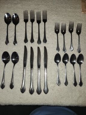 Stainless Steel Silver Flatware Set Of 20 WM A RODGERS DELUXE Onedia